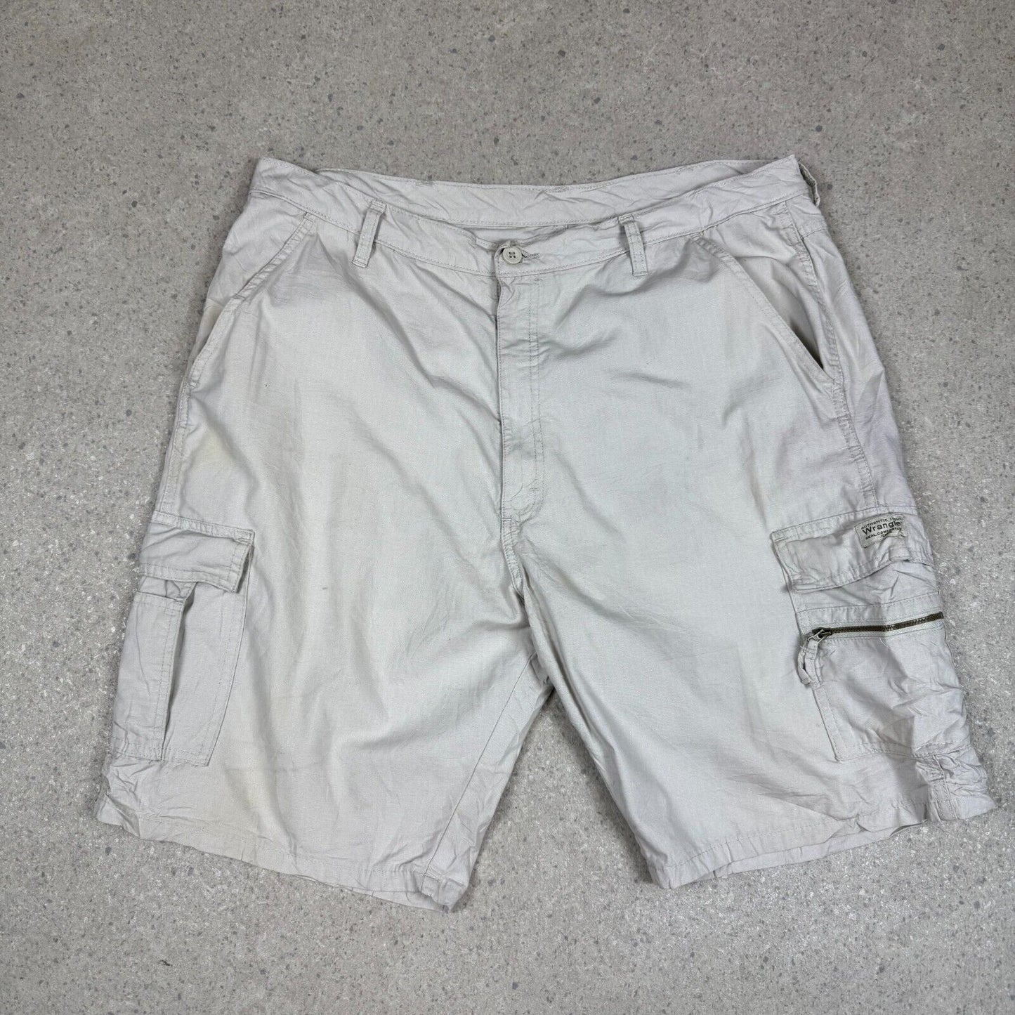 Wrangler Cream Cargo Smart Shorts 40” Beige Baggy Fit