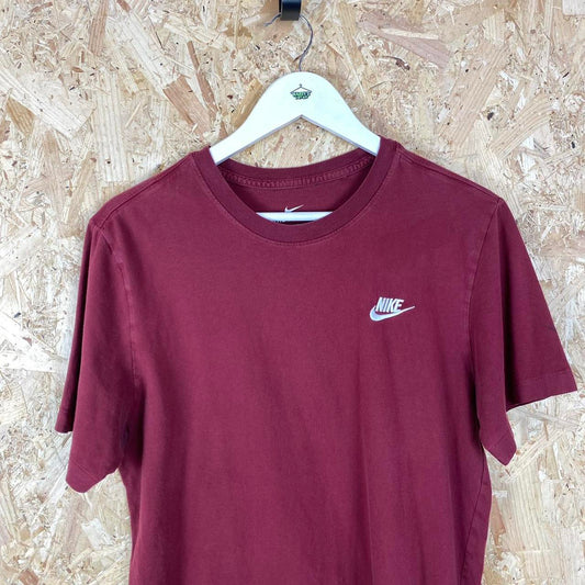 Nike club t shirt medium