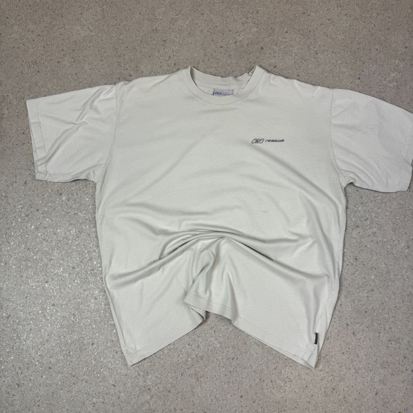 Reebok T Shirt Large Cream Colourway