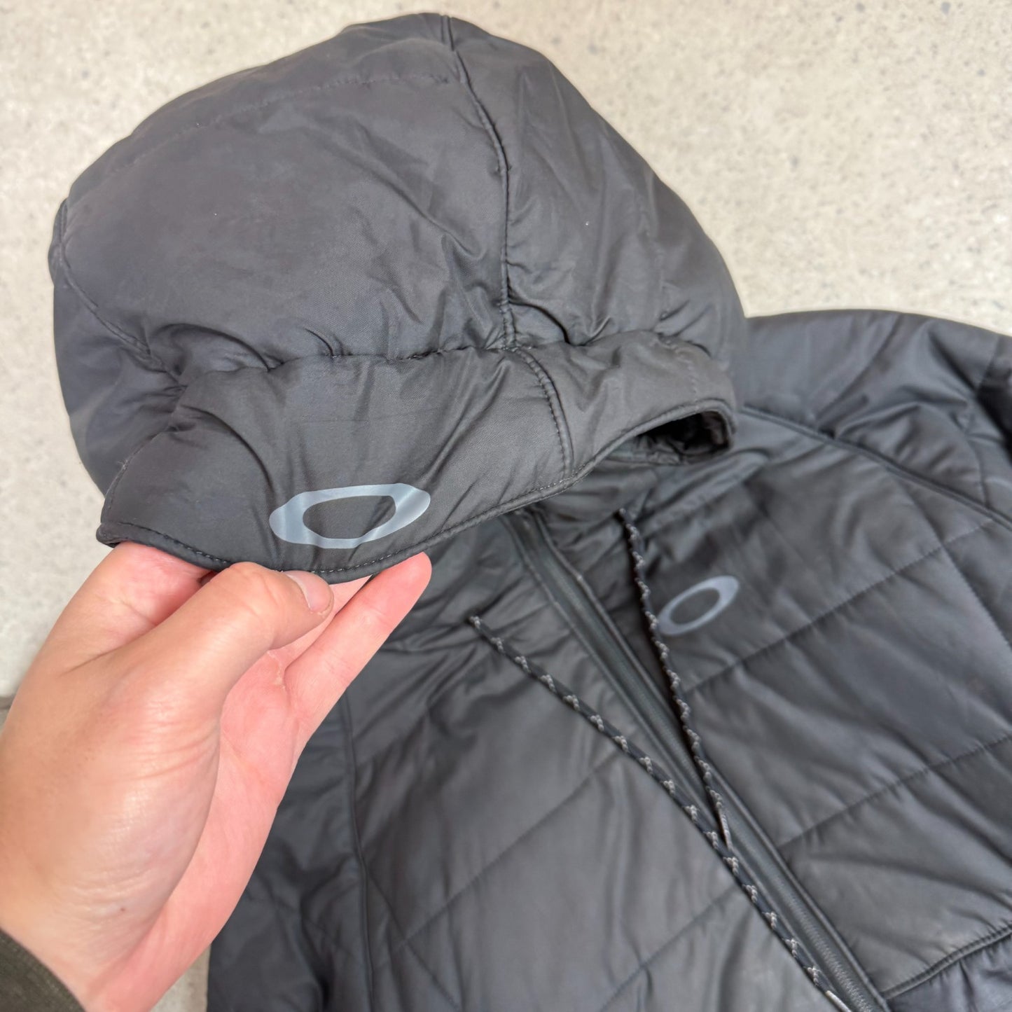 Oakley Puffer Jacket S / M Black Colourway Hooded Full Zip
