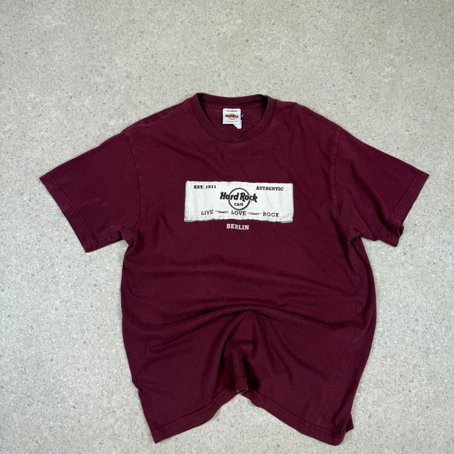 Hard Rock Cafe Berlin T Shirt Medium Burgundy Colourway