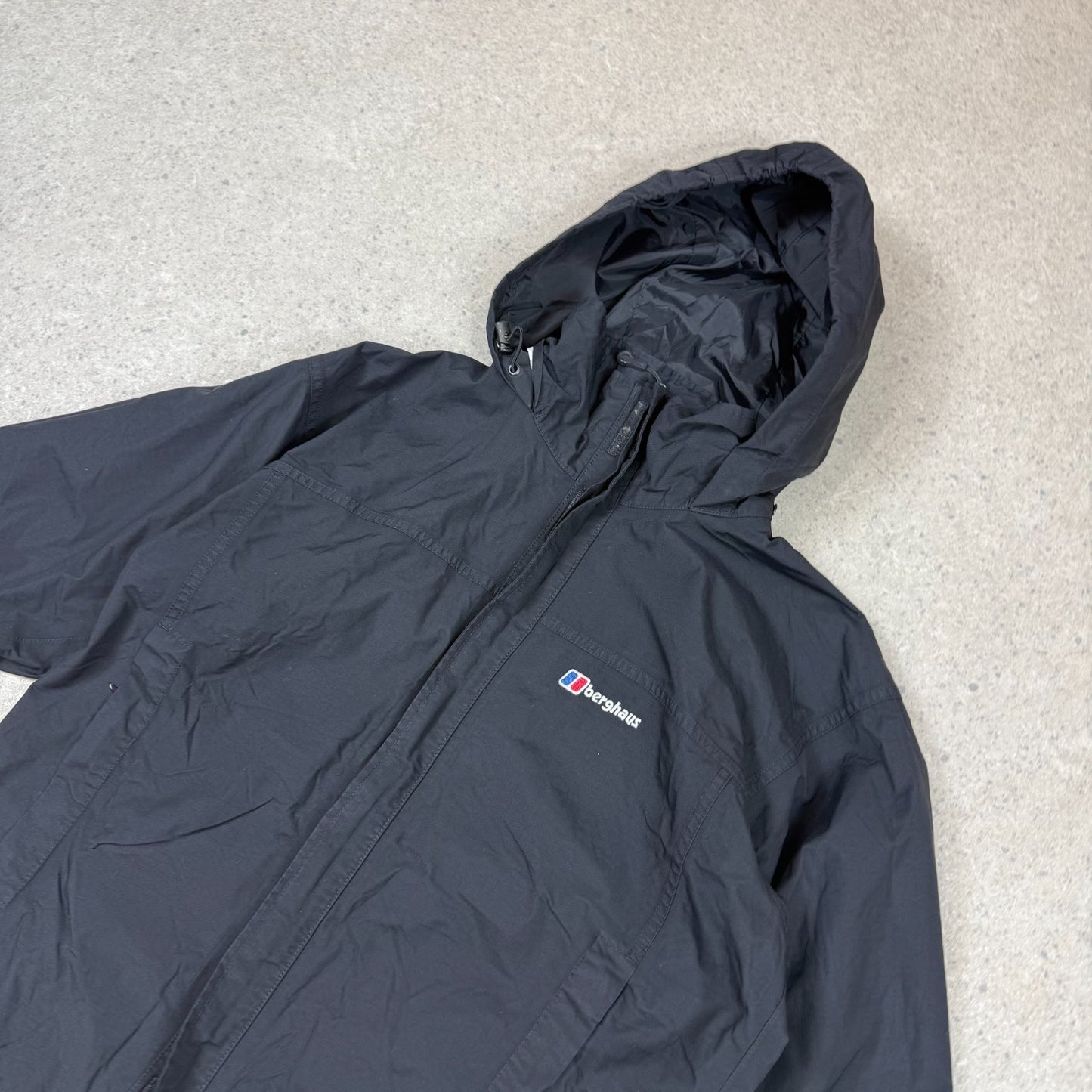 Berghaus Jacket Medium Black Colourway Embroidered Logo Waterproof