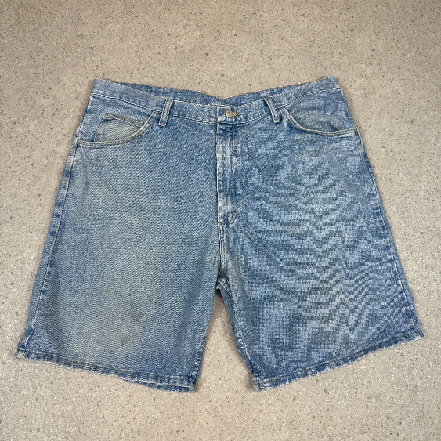 Wrangler Jorts 40” Light Blue Wash Baggy Fit