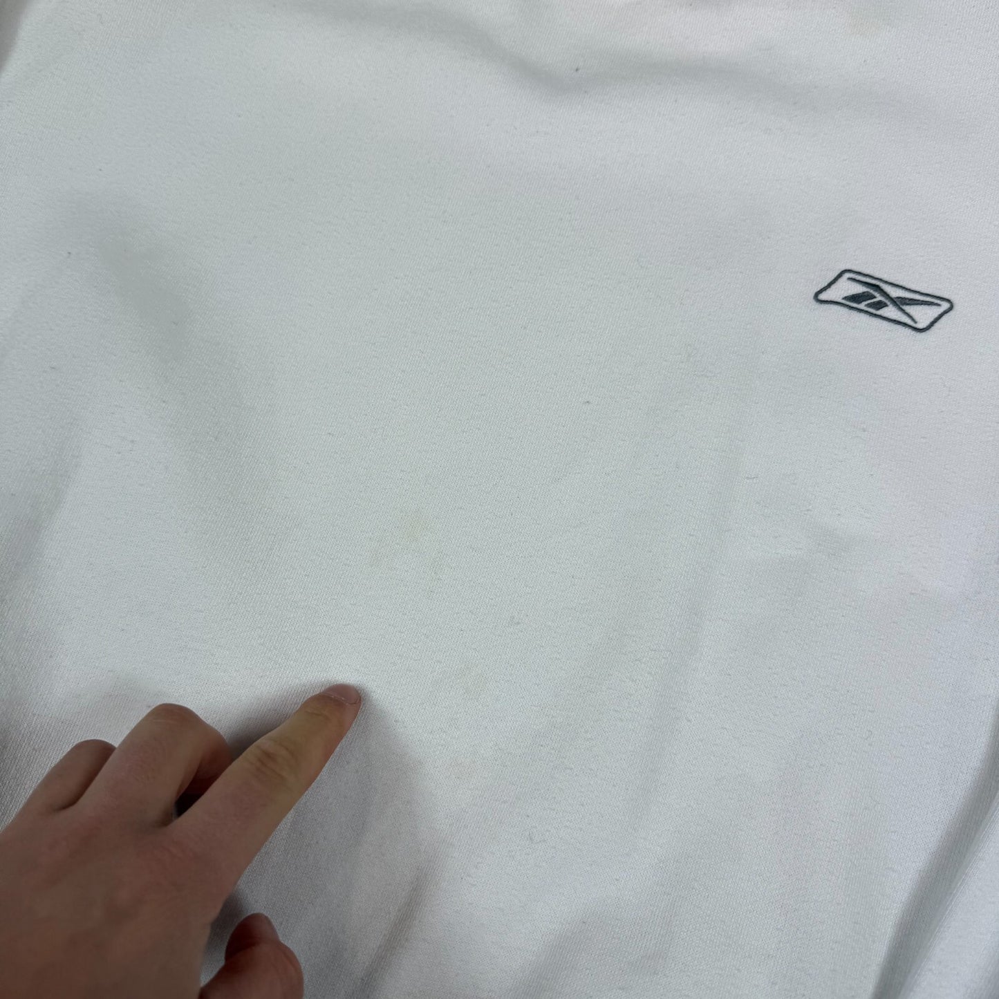 Reebok Sweatshirt Medium White Embroidered Logo Y2K Relaxed Fit