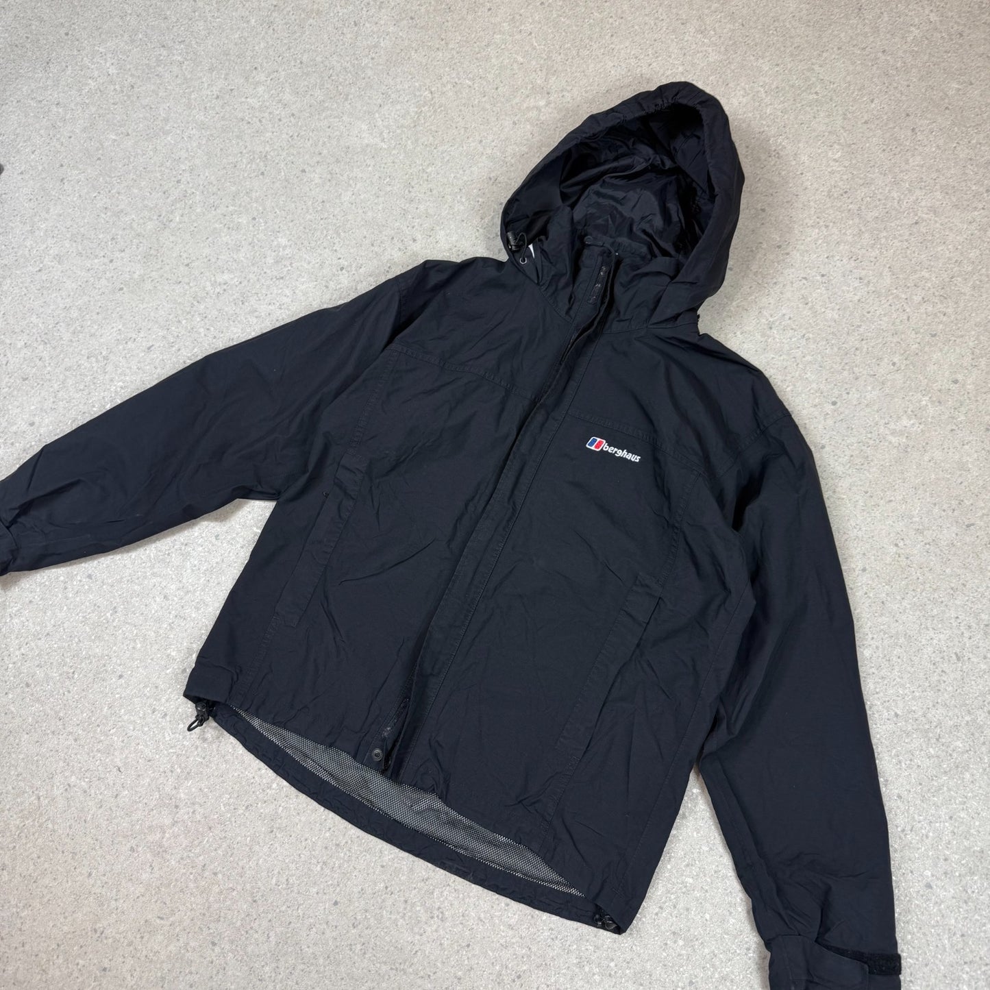 Berghaus Jacket Medium Black Colourway Embroidered Logo Waterproof