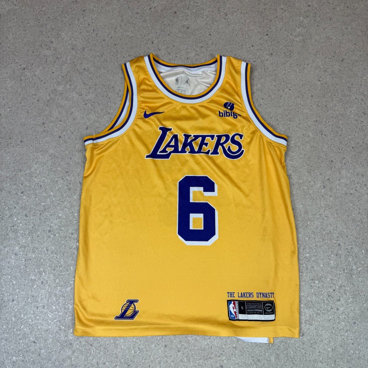 Nike LA Lakers NBA Jersey Small Yellow 6 James