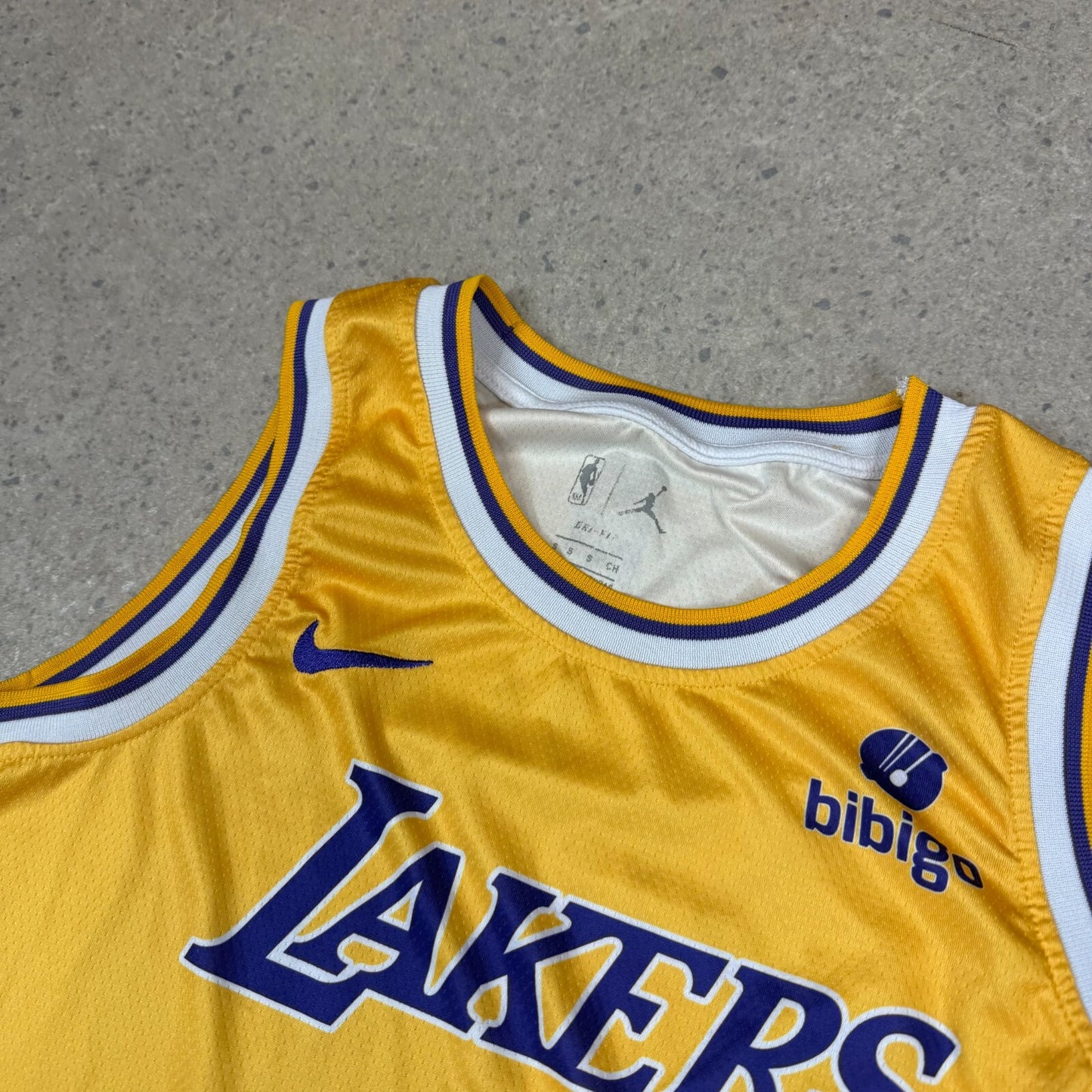 Nike LA Lakers NBA Jersey Small Yellow 6 James