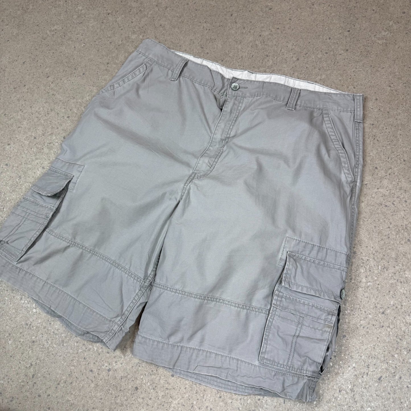 Levi’s Cargo Shorts 44” Cream Grey Colourway Baggy Fit Pockets