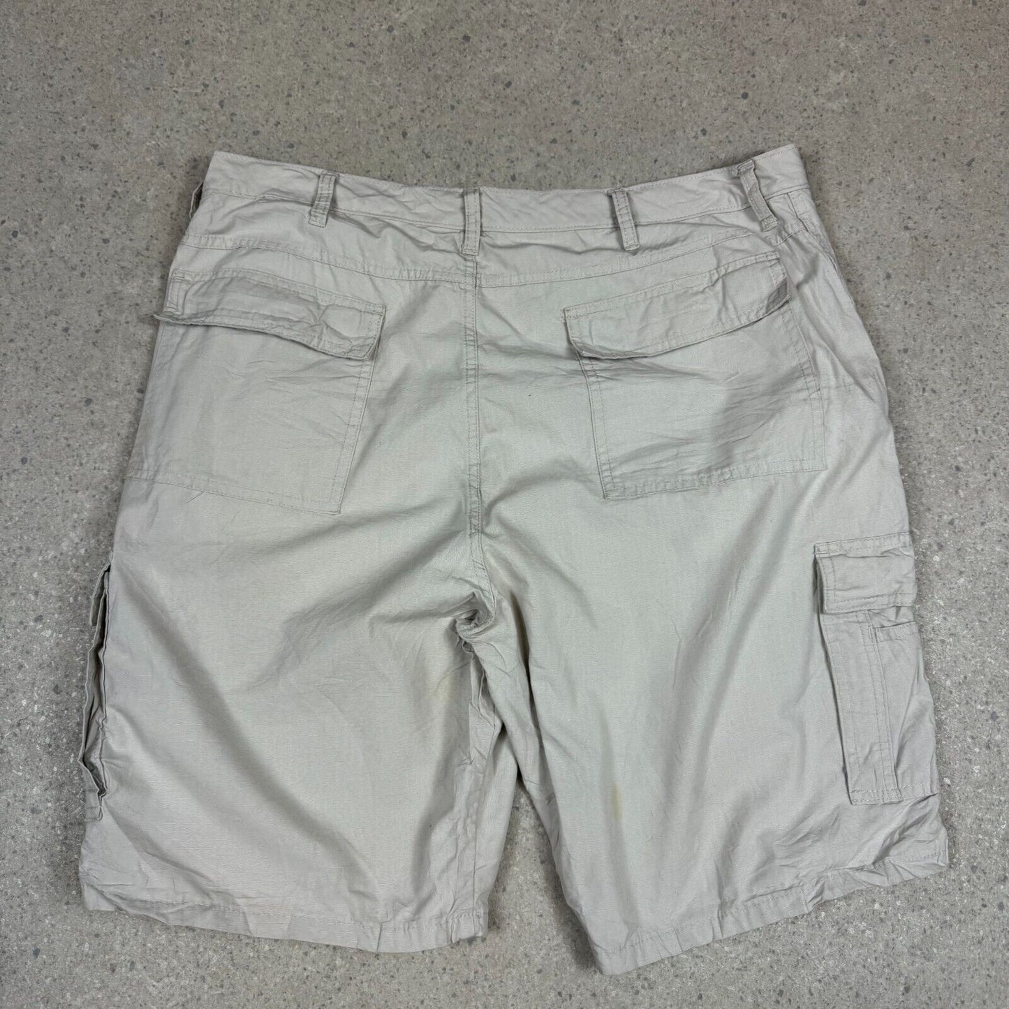 Wrangler Cream Cargo Smart Shorts 40” Beige Baggy Fit