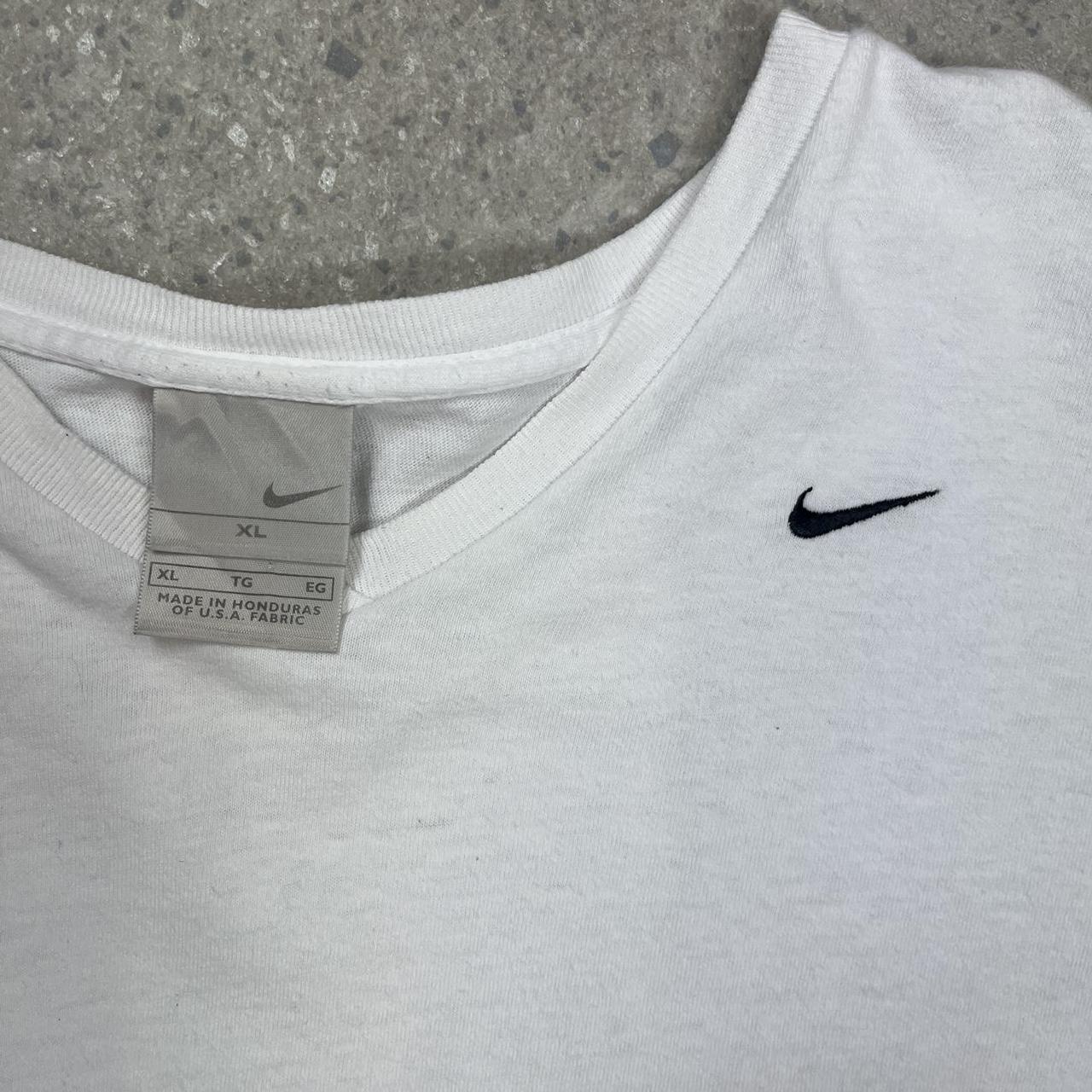 Nike small swoosh v-neck t-shirt Women’s XL