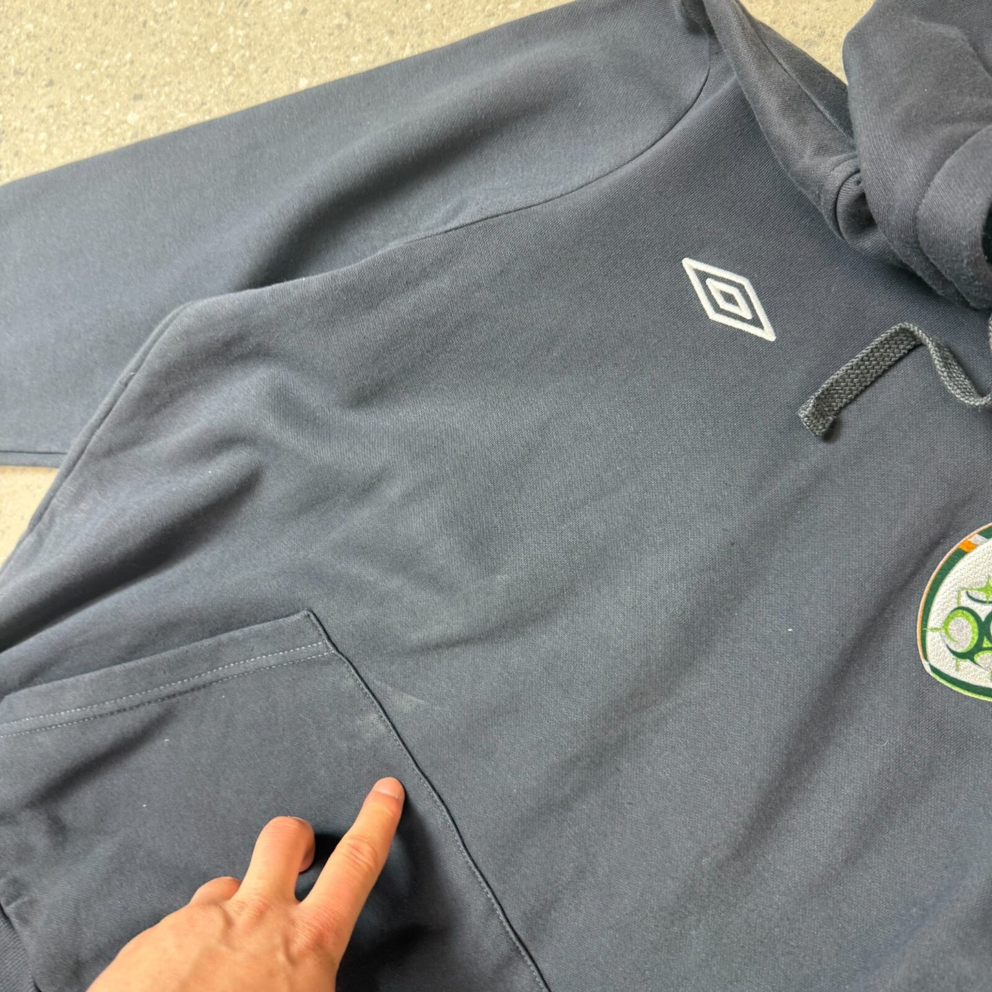 Umbro Ireland Football Hoodie Small Navy Colourway Embroidered Logos
