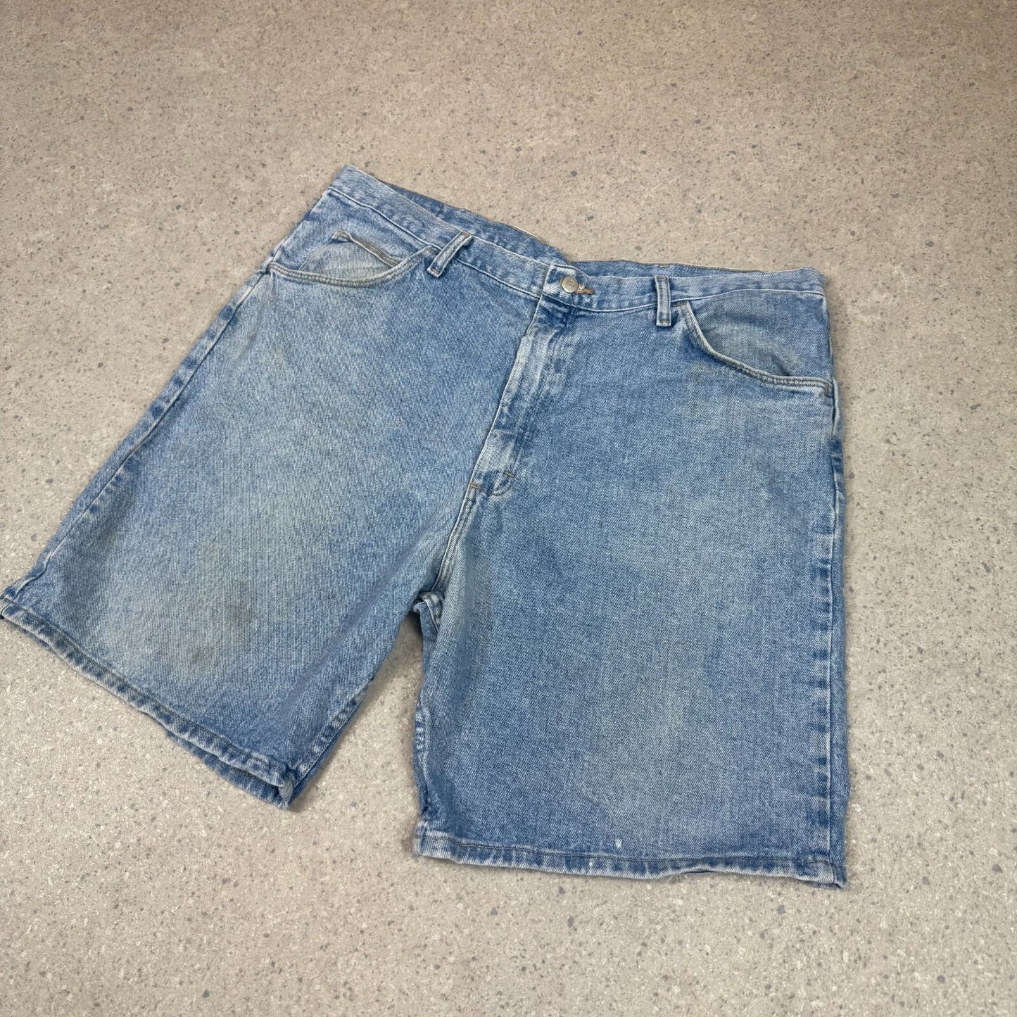 Wrangler Jorts 40” Light Blue Wash Baggy Fit