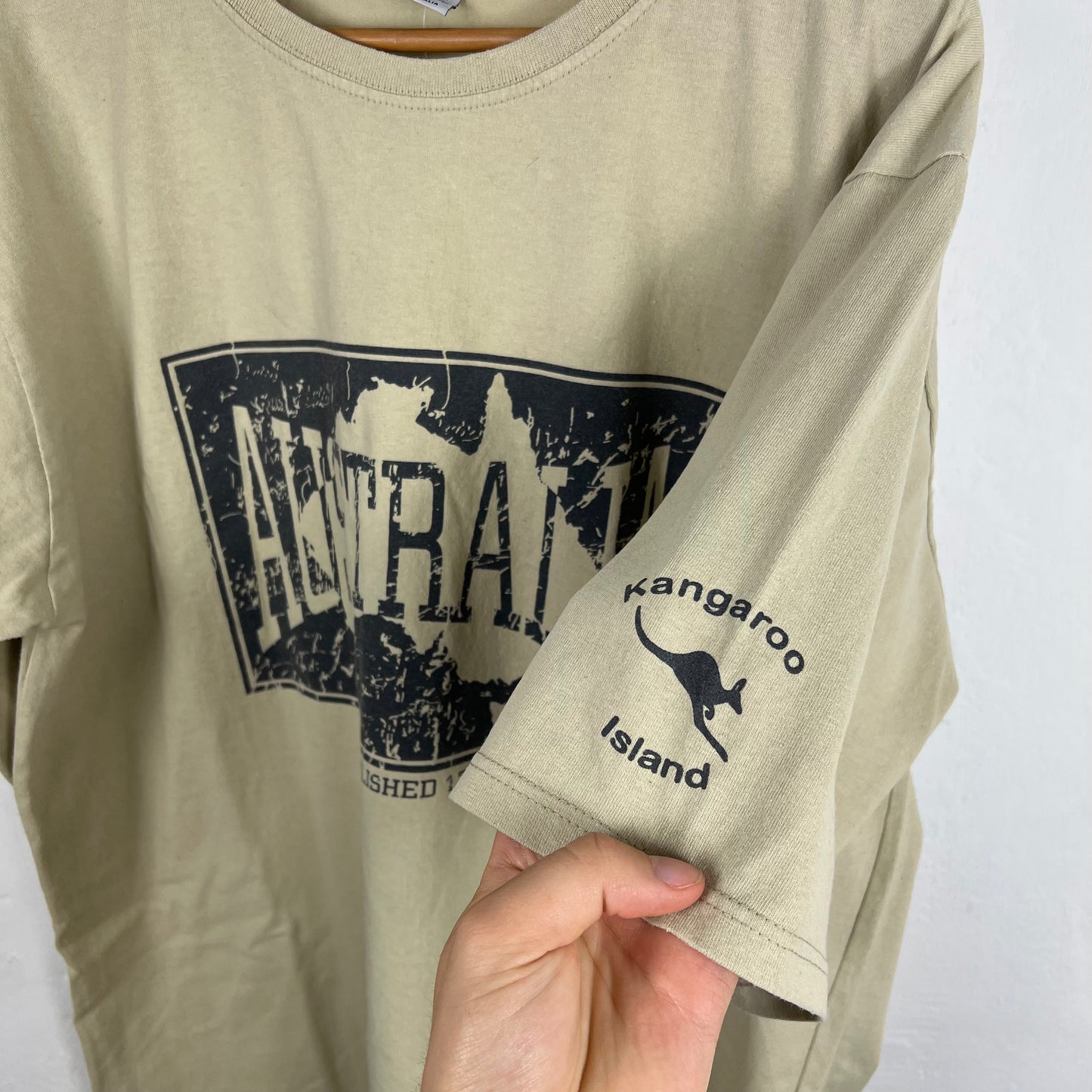 Australia graphic t shirt XXL