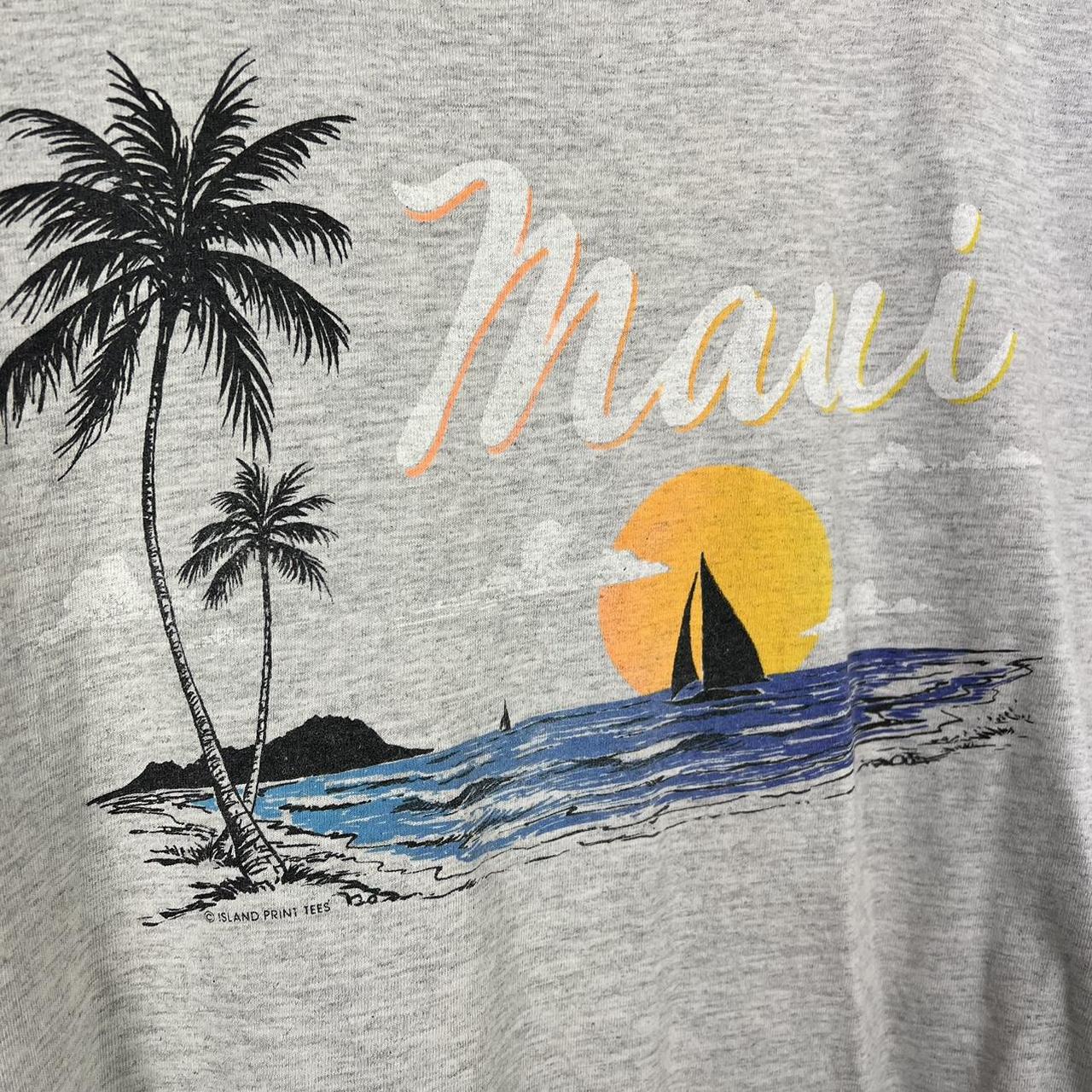 Maui graphic t shirt medium