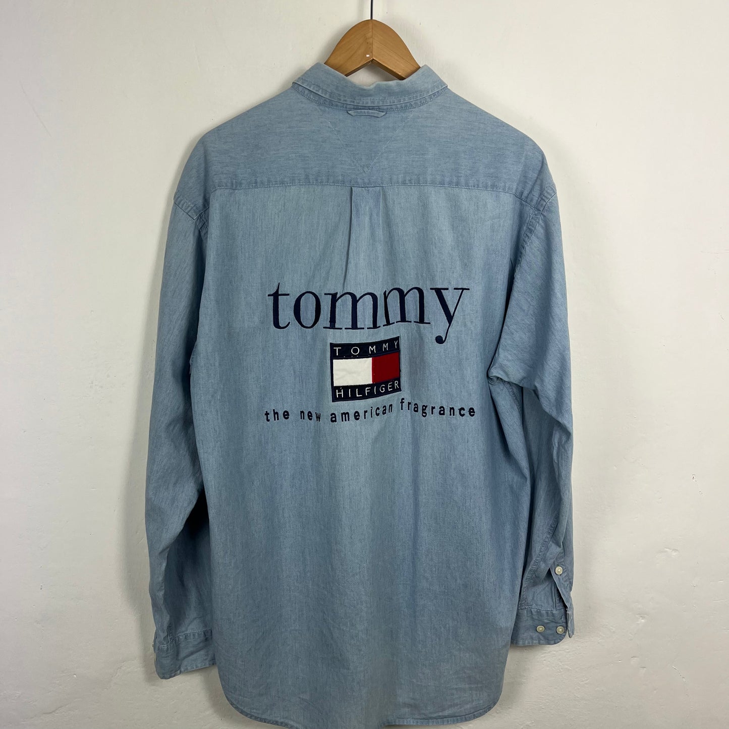 Tommy Hilfiger shirt spellout medium