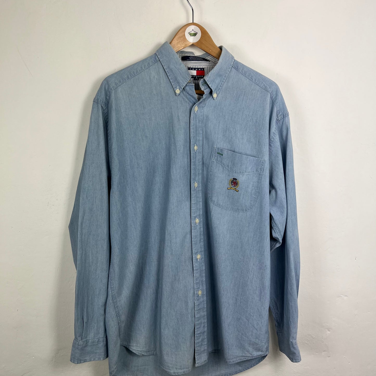 Tommy Hilfiger shirt spellout medium