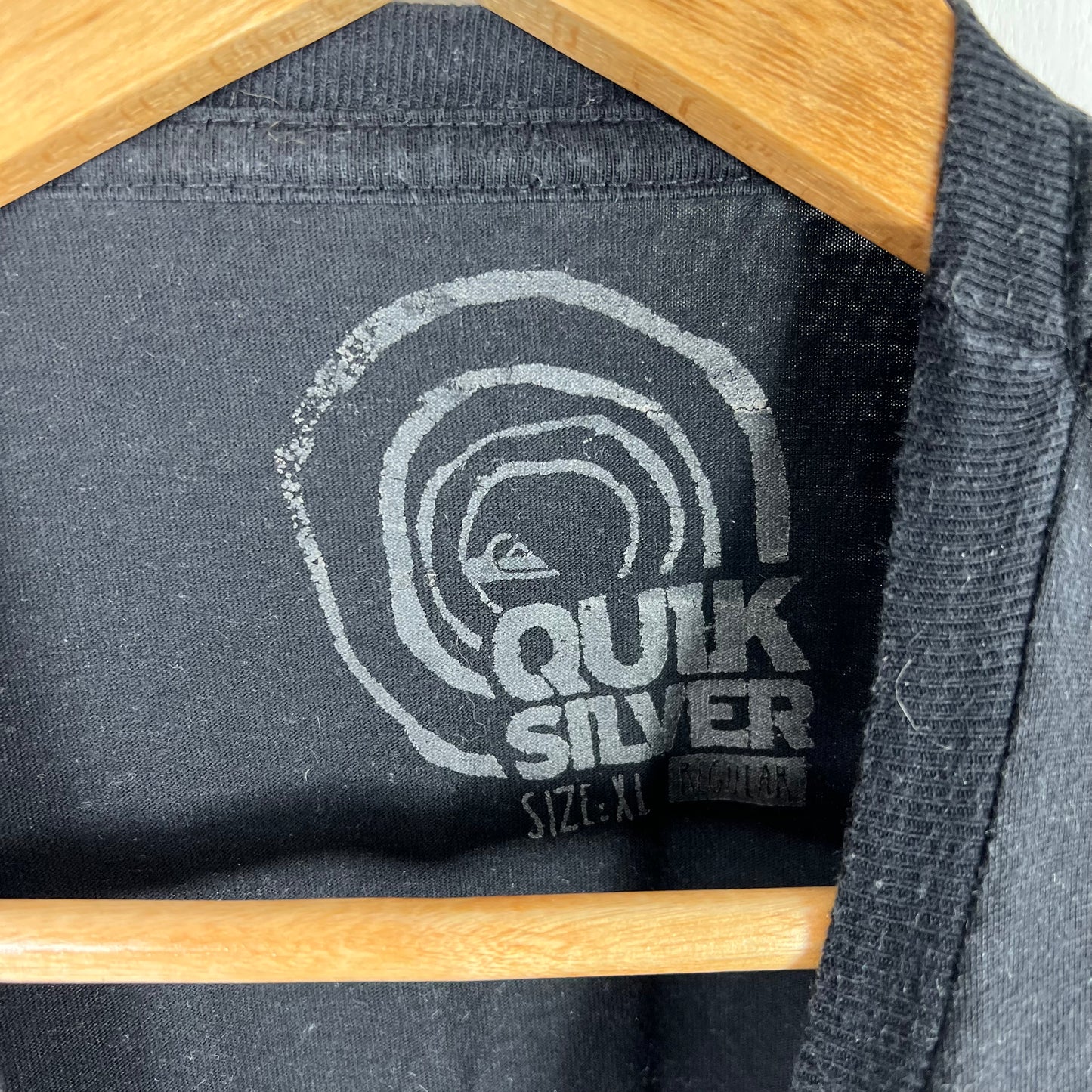 Quicksilver t shirt large