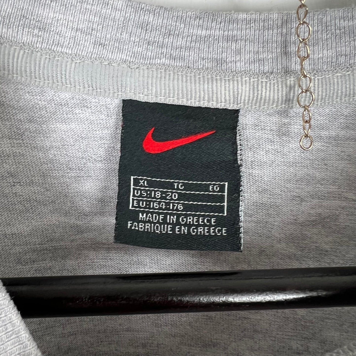 Nike small swoosh t shirt small