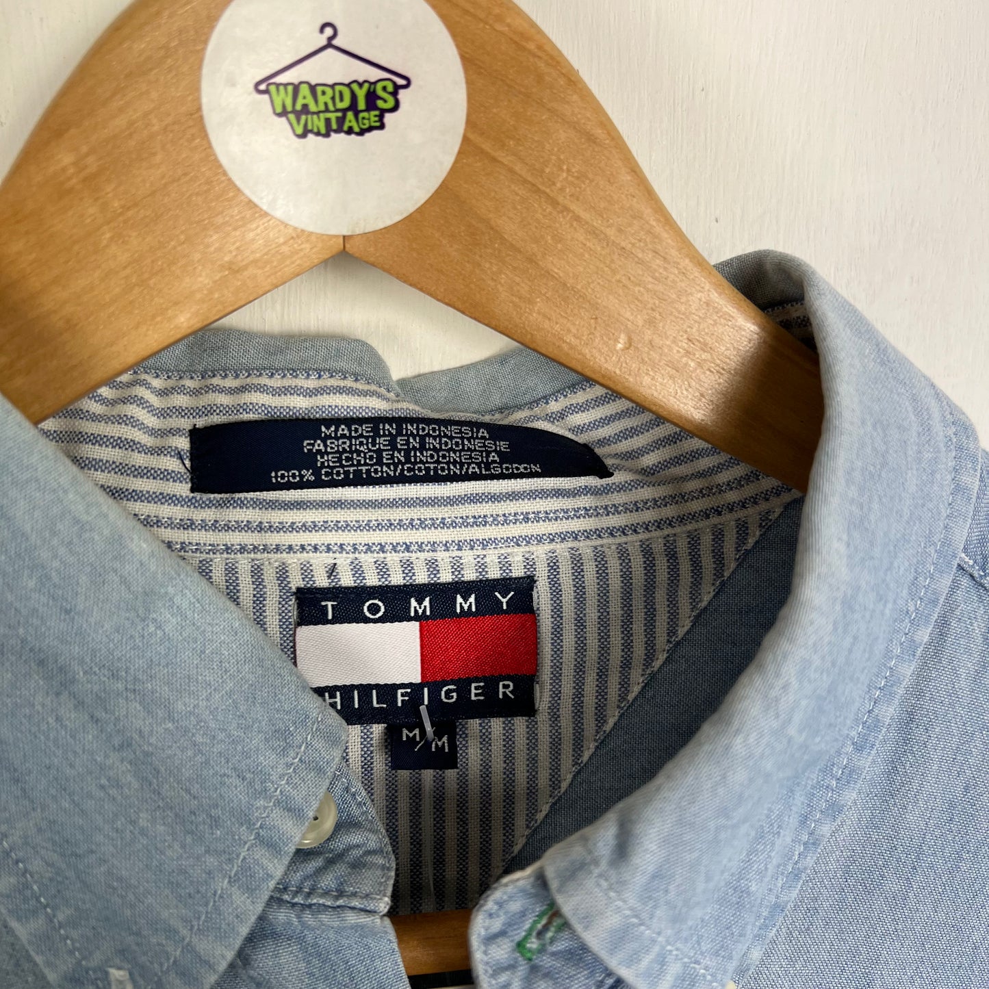 Tommy Hilfiger shirt spellout medium