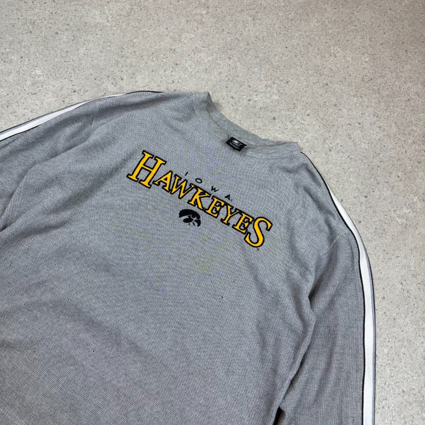 Iowa Hawkeye’s Sweater Large Starter Grey Yellow Embroidered Logo Vintage