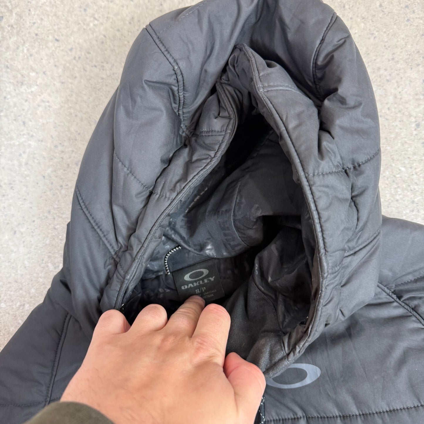 Oakley Puffer Jacket S / M Black Colourway Hooded Full Zip
