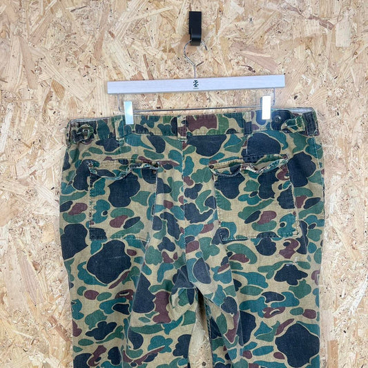 Duck camo cargo trousers 40x30