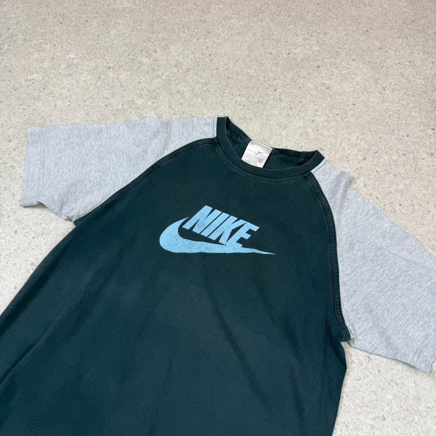 Nike T Shirt Medium Y2K Silver Tag Navy Grey Short Sleeve