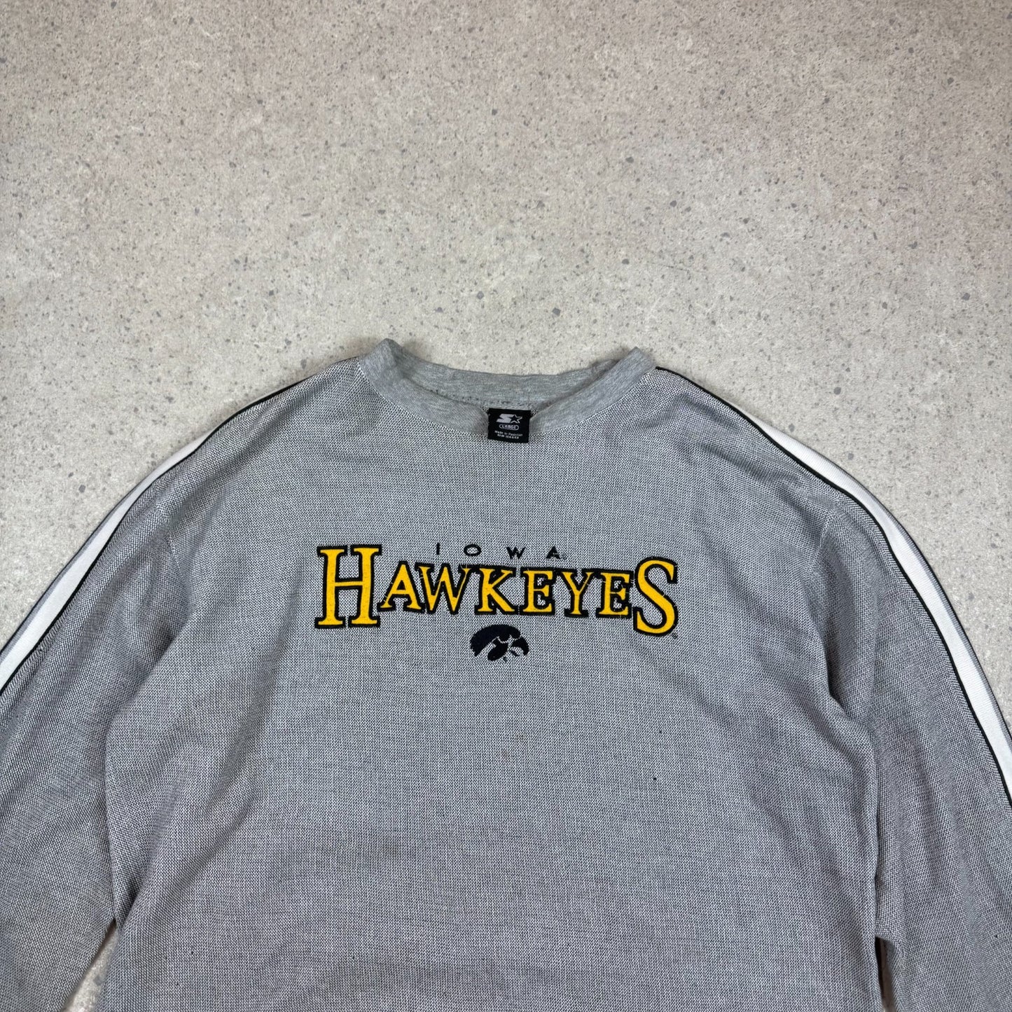 Iowa Hawkeye’s Sweater Large Starter Grey Yellow Embroidered Logo Vintage