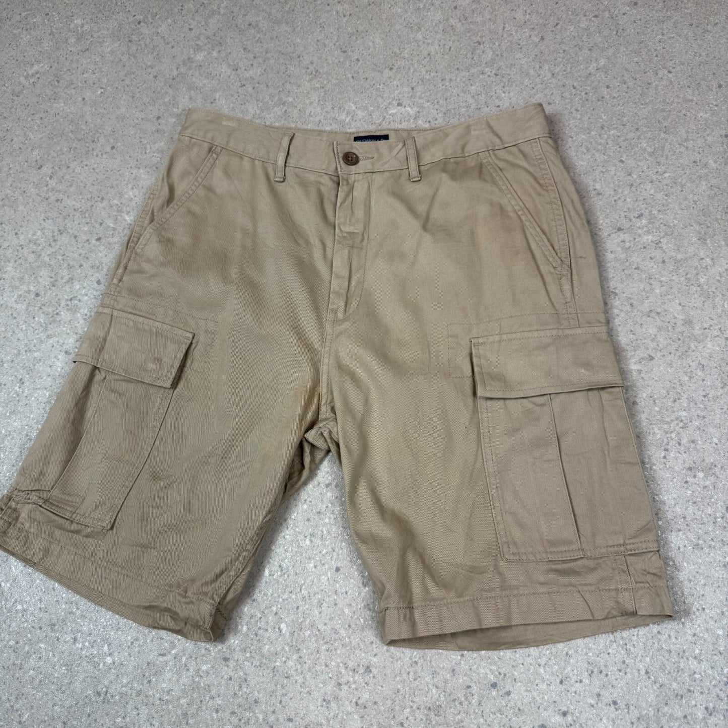 Levi’s cargo shorts 33” Beige