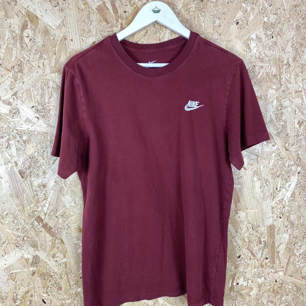 Nike club t shirt medium