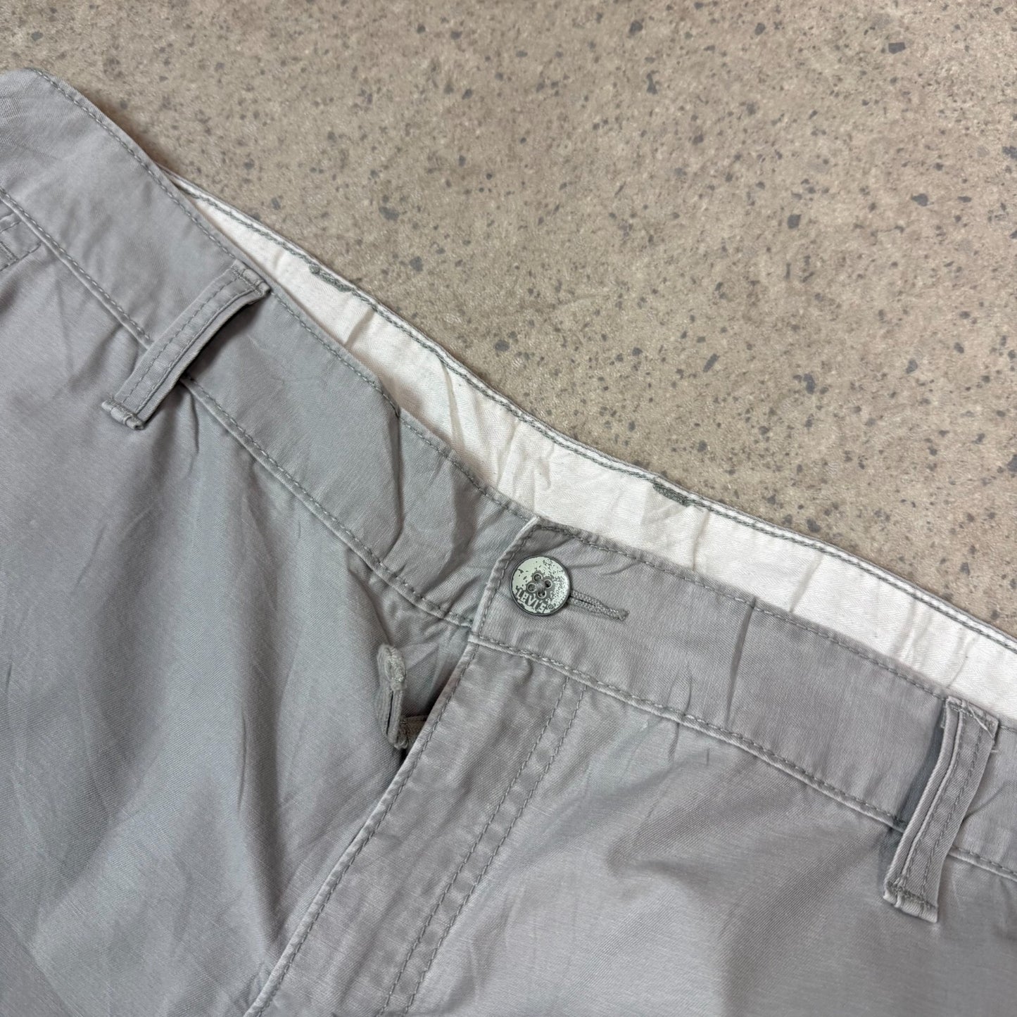 Levi’s Cargo Shorts 44” Cream Grey Colourway Baggy Fit Pockets