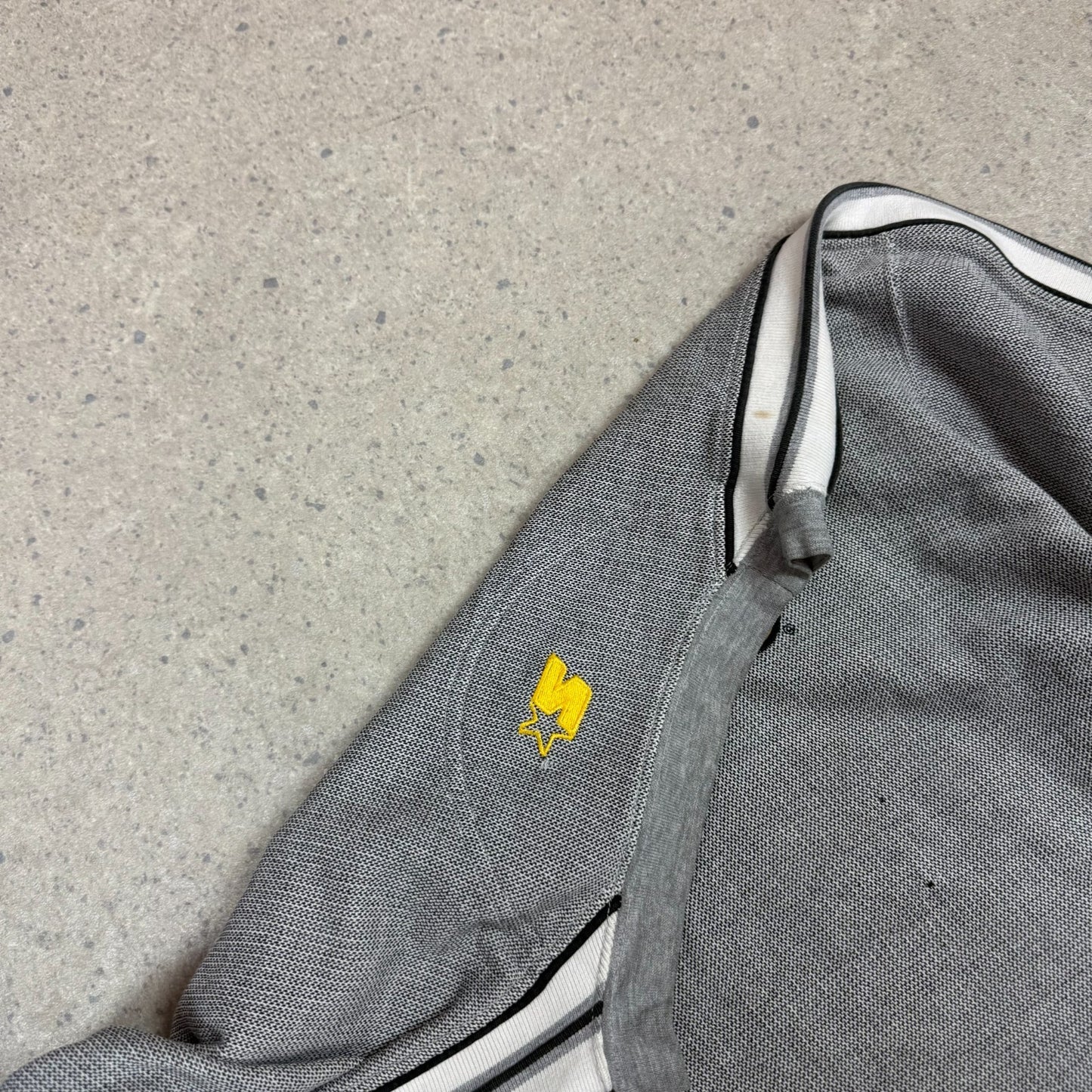 Iowa Hawkeye’s Sweater Large Starter Grey Yellow Embroidered Logo Vintage