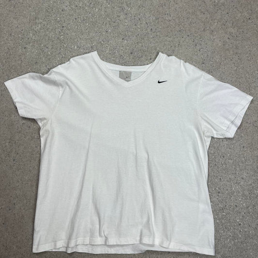 Nike small swoosh v-neck t-shirt Women’s XL