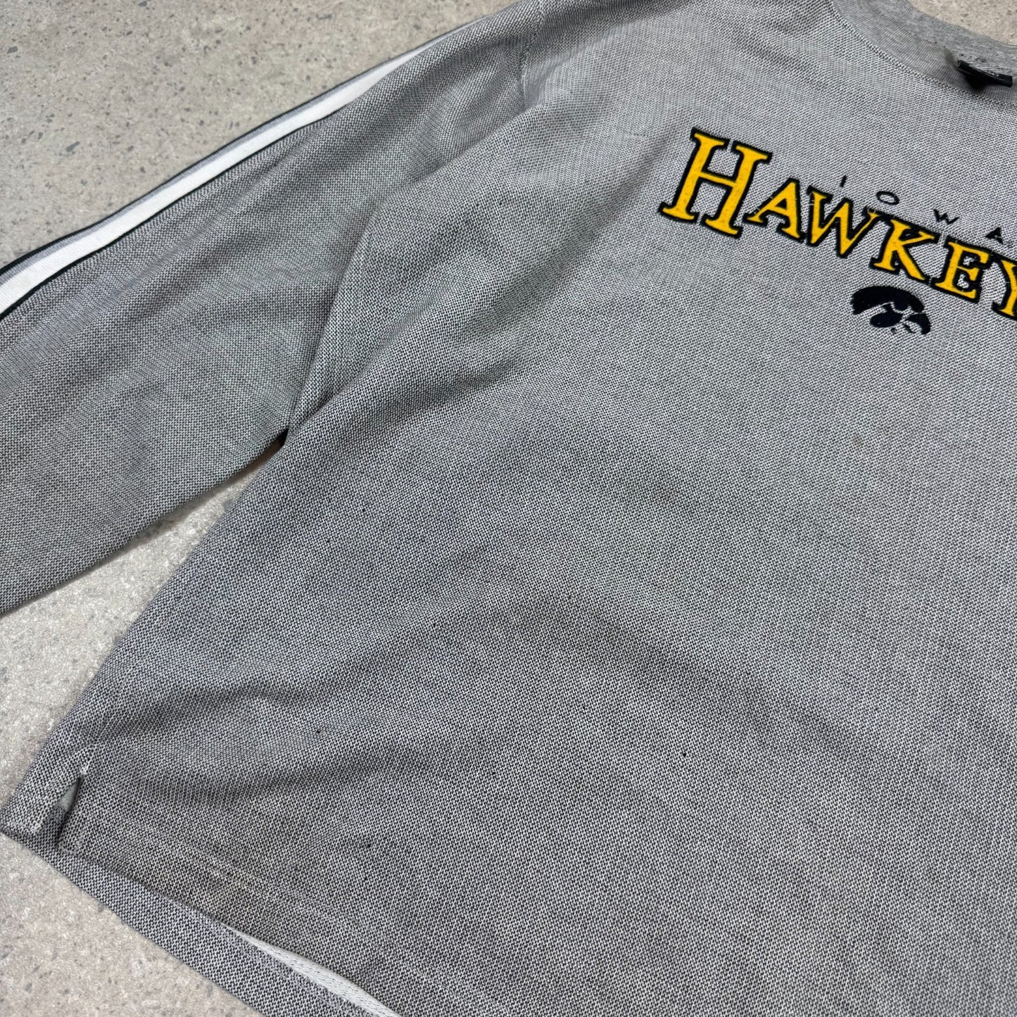 Iowa Hawkeye’s Sweater Large Starter Grey Yellow Embroidered Logo Vintage