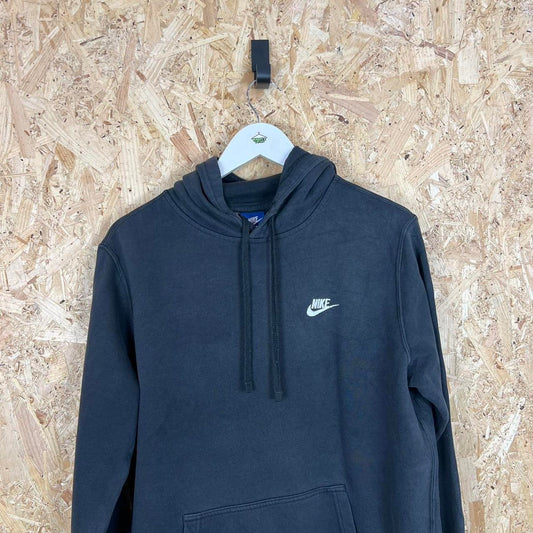 Nike club hoodie medium