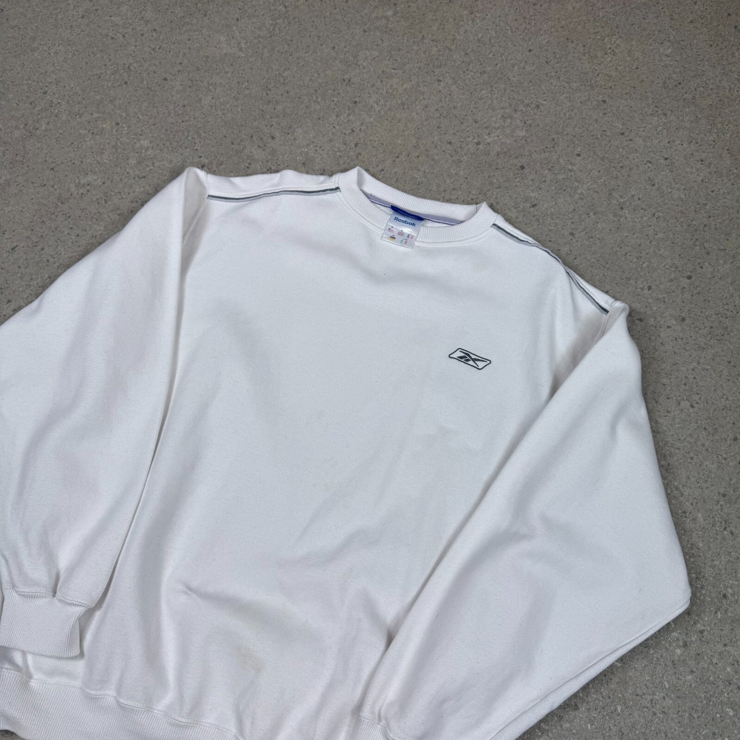 Reebok Sweatshirt Medium White Embroidered Logo Y2K Relaxed Fit