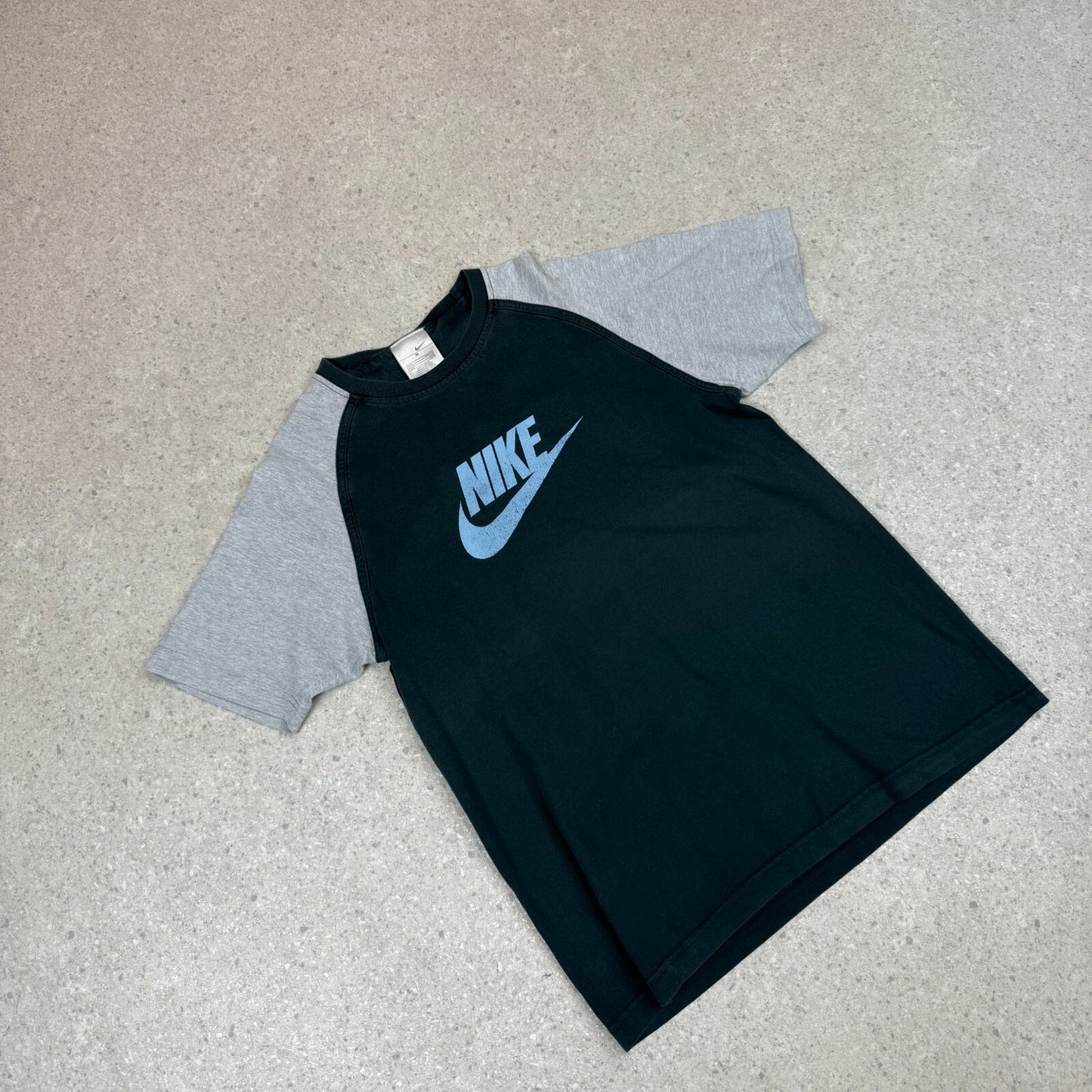 Nike T Shirt Medium Y2K Silver Tag Navy Grey Short Sleeve