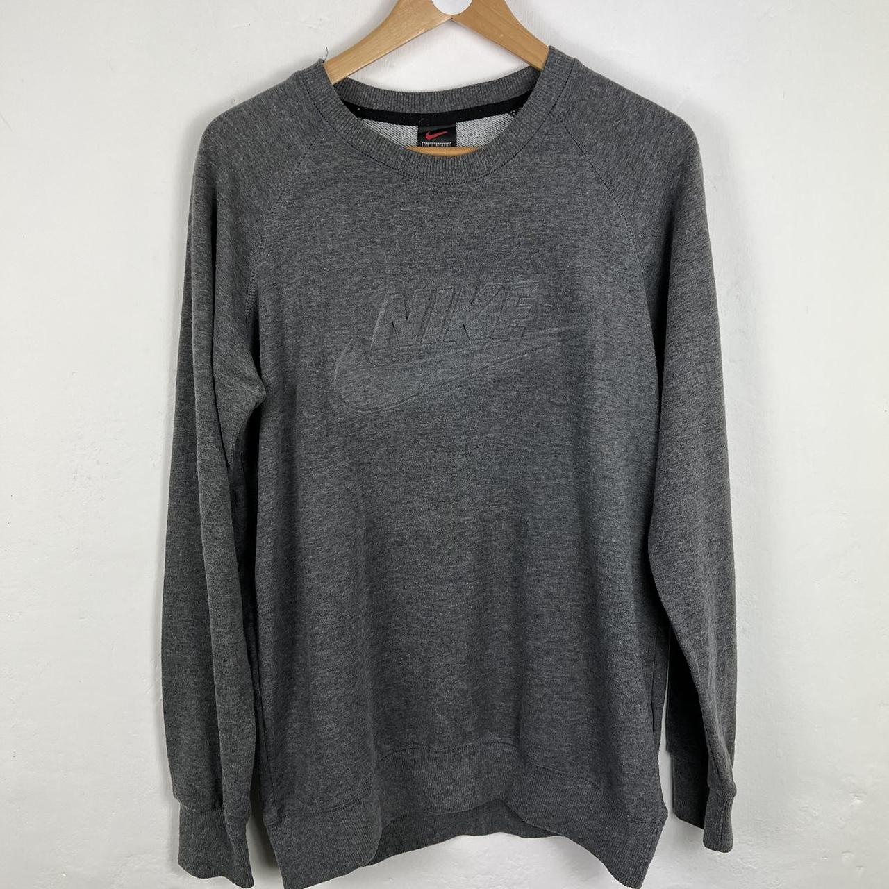 Nike central logo sweatshirt medium