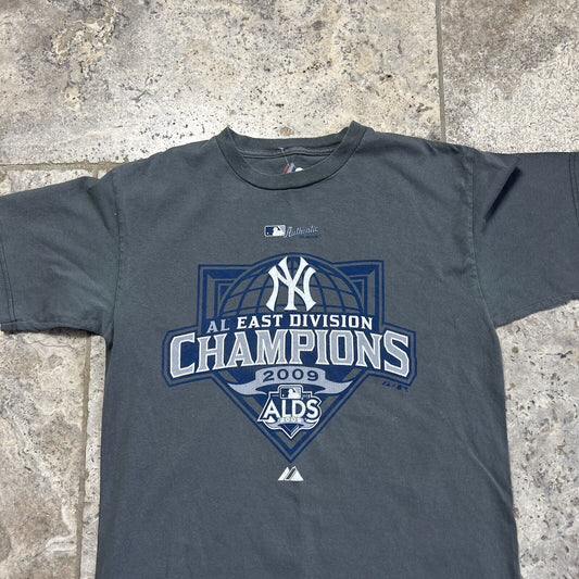 New York Yankees T Shirt , Grey, Small