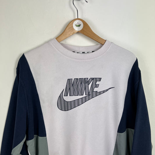 Nike spellout sweatshirt medium