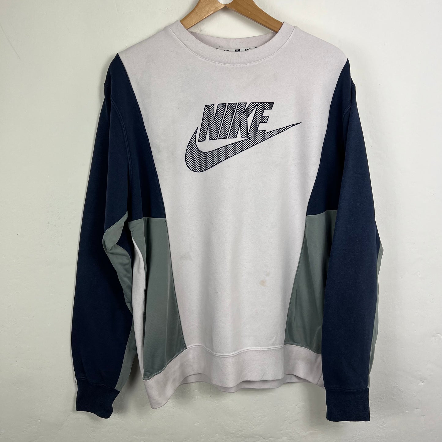 Nike spellout sweatshirt medium